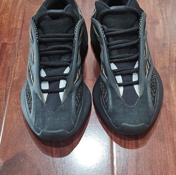 Yeezy 700 v3 clay brown - Picture 3 of 4